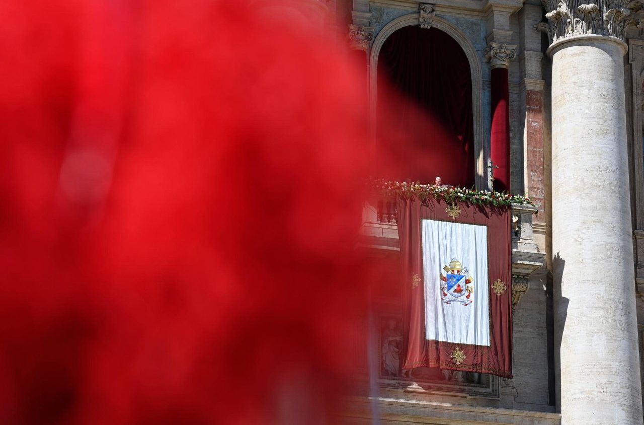 Pasqua, Papa Francesco e Papa Leone XIV: la pace disarma la violenza e smentisce la logica del sangue nella storia Pasqua, Papa Francesco e Papa Leone XIV: la pace disarma la violenza e smentisce la logica del sangue nella storia