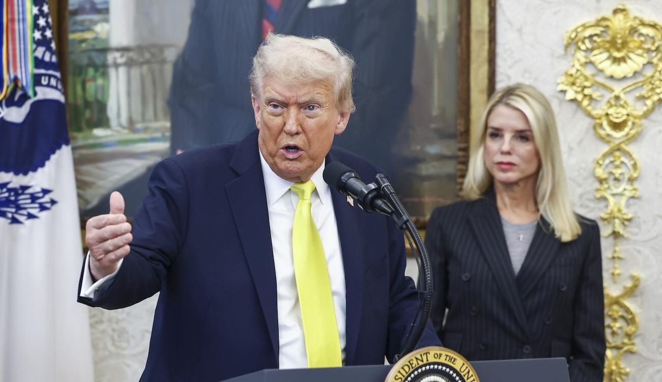 Trump rimuove Pam Bondi da procuratrice generale: non ha insabbiato abbastanza gli Epstein files