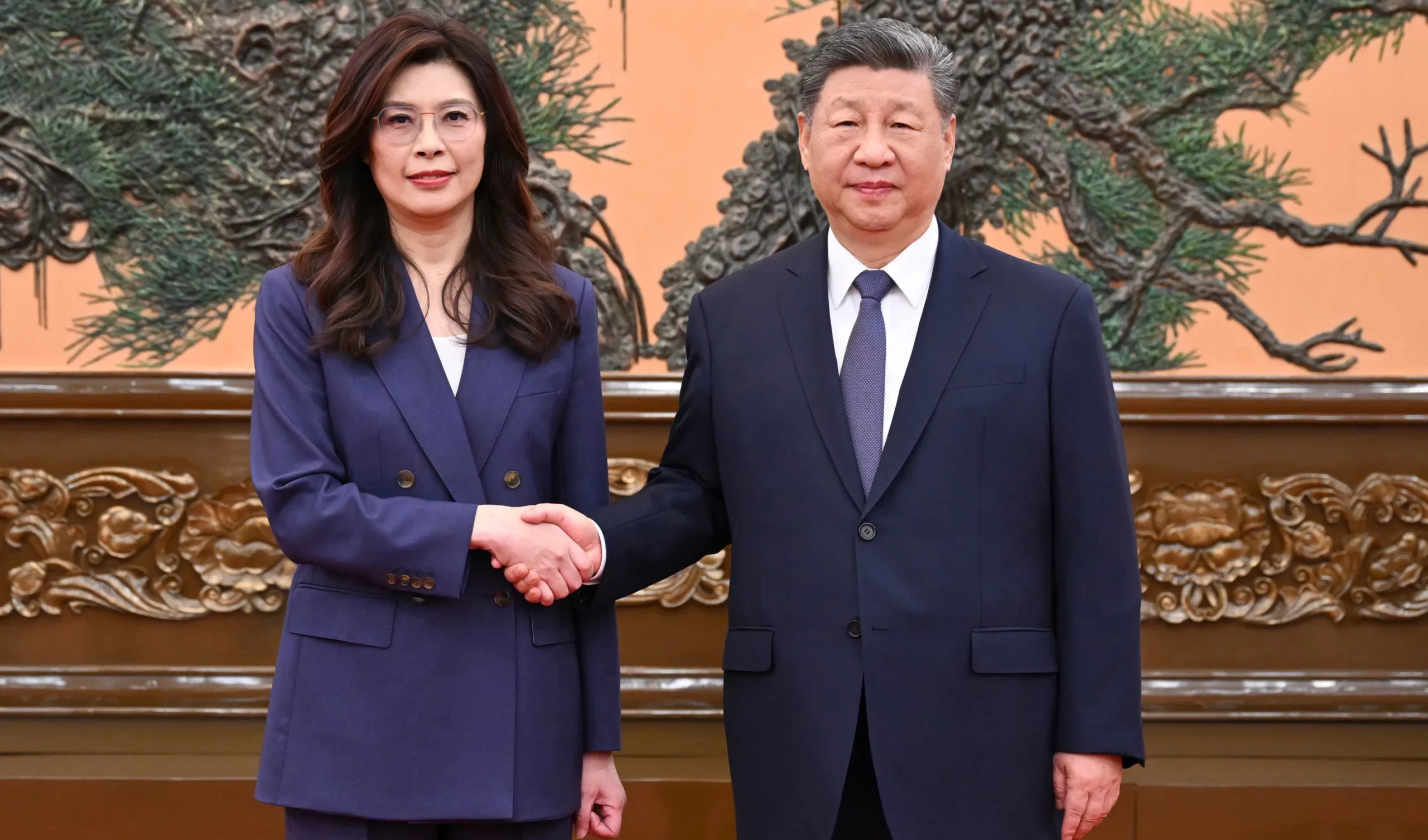La Cina riattiva voli e importazioni da Taiwan dopo incontro tra Xi Jinping e Kuomintang, Taipei protesta