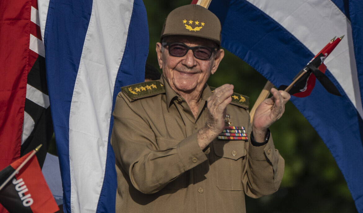 Al gangster della Casa Bianca gridiamo in faccia: Viva Cuba Libre Al gangster della Casa Bianca gridiamo in faccia: Viva Cuba Libre