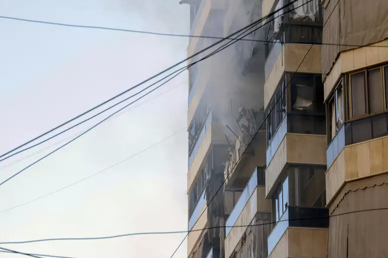 Libano, escalation senza tregua: raid israeliani oltre la “linea gialla”, decine di vittime in 24 ore Libano, escalation senza tregua: raid israeliani oltre la “linea gialla”, decine di vittime in 24 ore