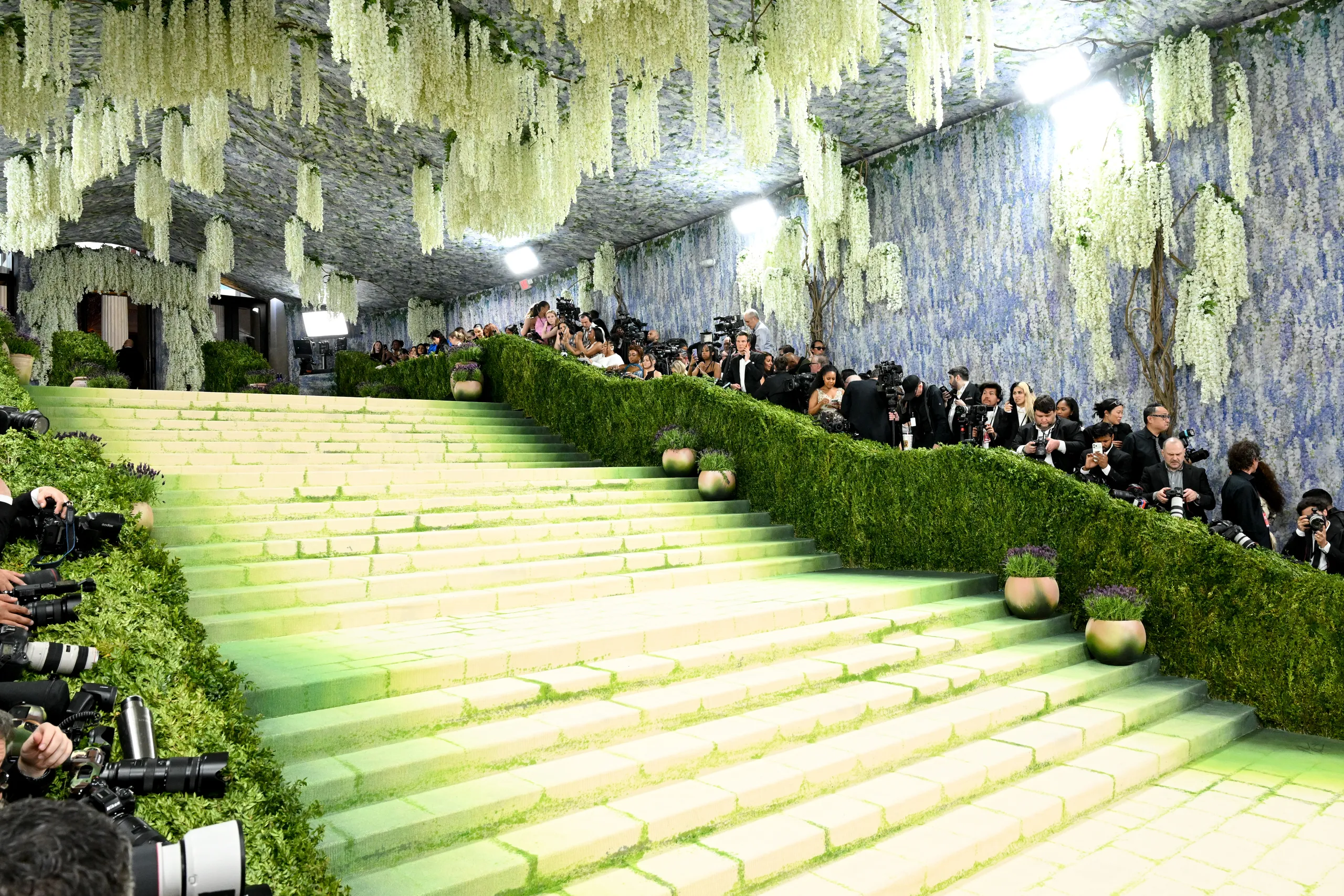 Tra lusso e dissenso il Met Gala diventa terreno di scontro politico
