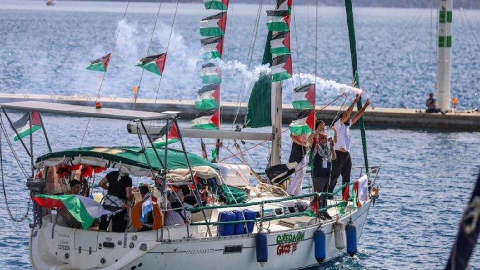 Spari sulla Flotilla: Israele assalta le barche dirette a Gaza, trattenuti 29 italiani e il deputato M5s Carotenuto Spari sulla Flotilla: Israele assalta le barche dirette a Gaza, trattenuti 29 italiani e il deputato M5s Carotenuto
