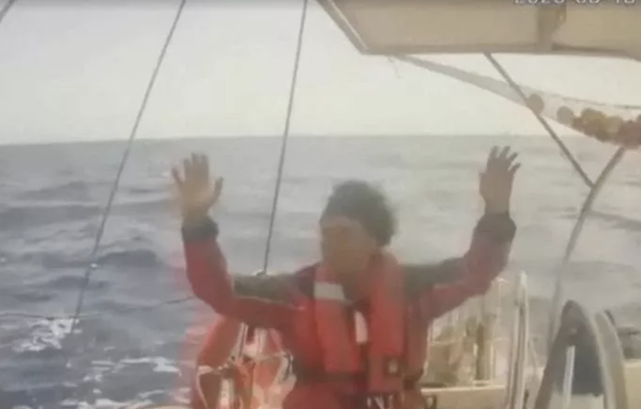 I pirati della Marina di Israele assaltano la Flotilla in acque internazionali: 12 italiani tra i catturati