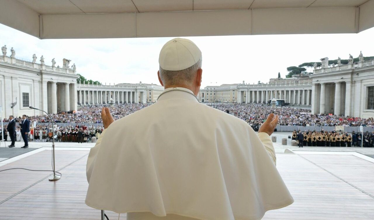 Papa Leone XIV richiama il mondo alla pace e affida ai fedeli il grido dei popoli in guerra