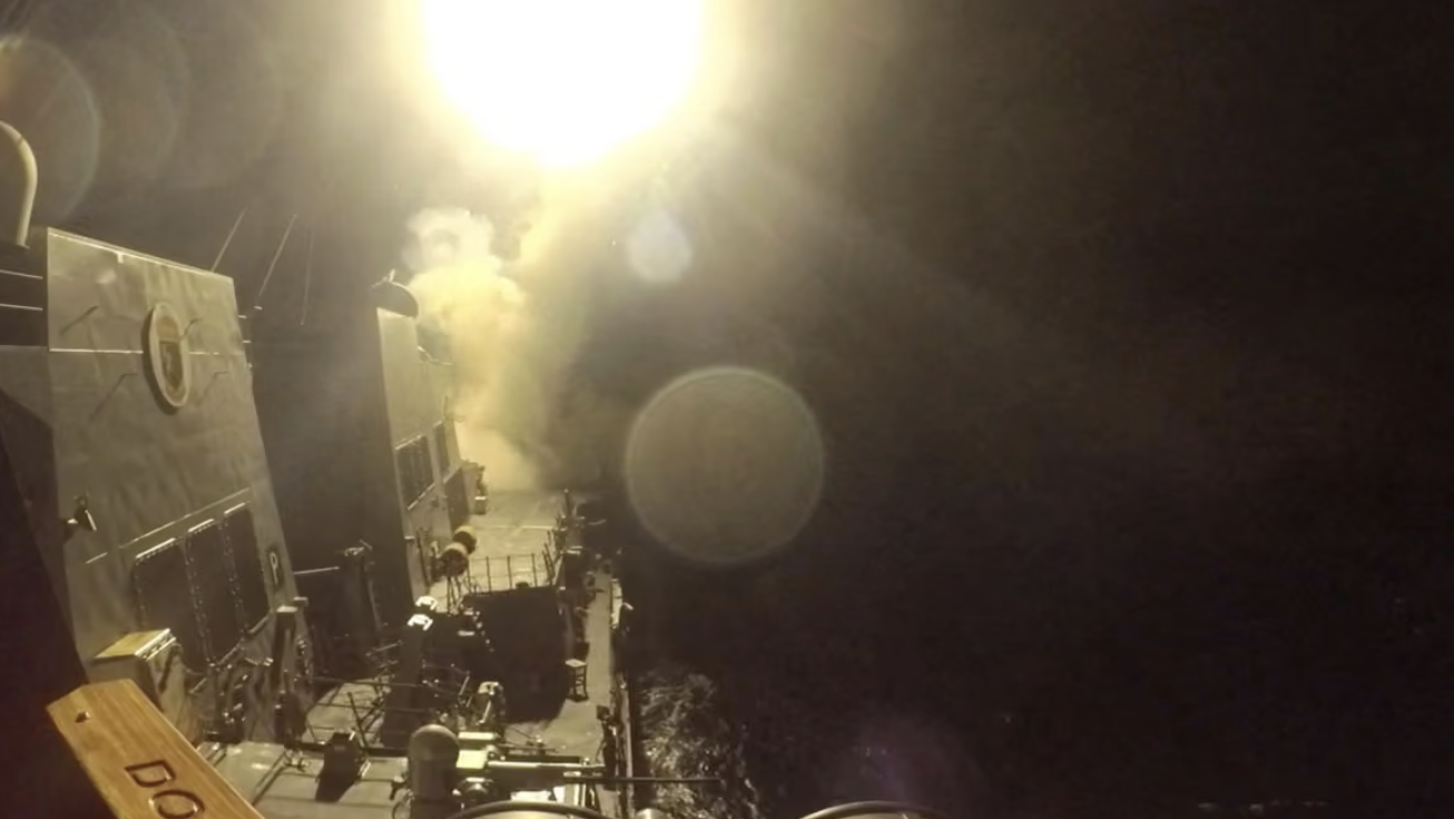Guerra Usa-Iran, nuova escalation: missili su basi americane e raid nel Golfo