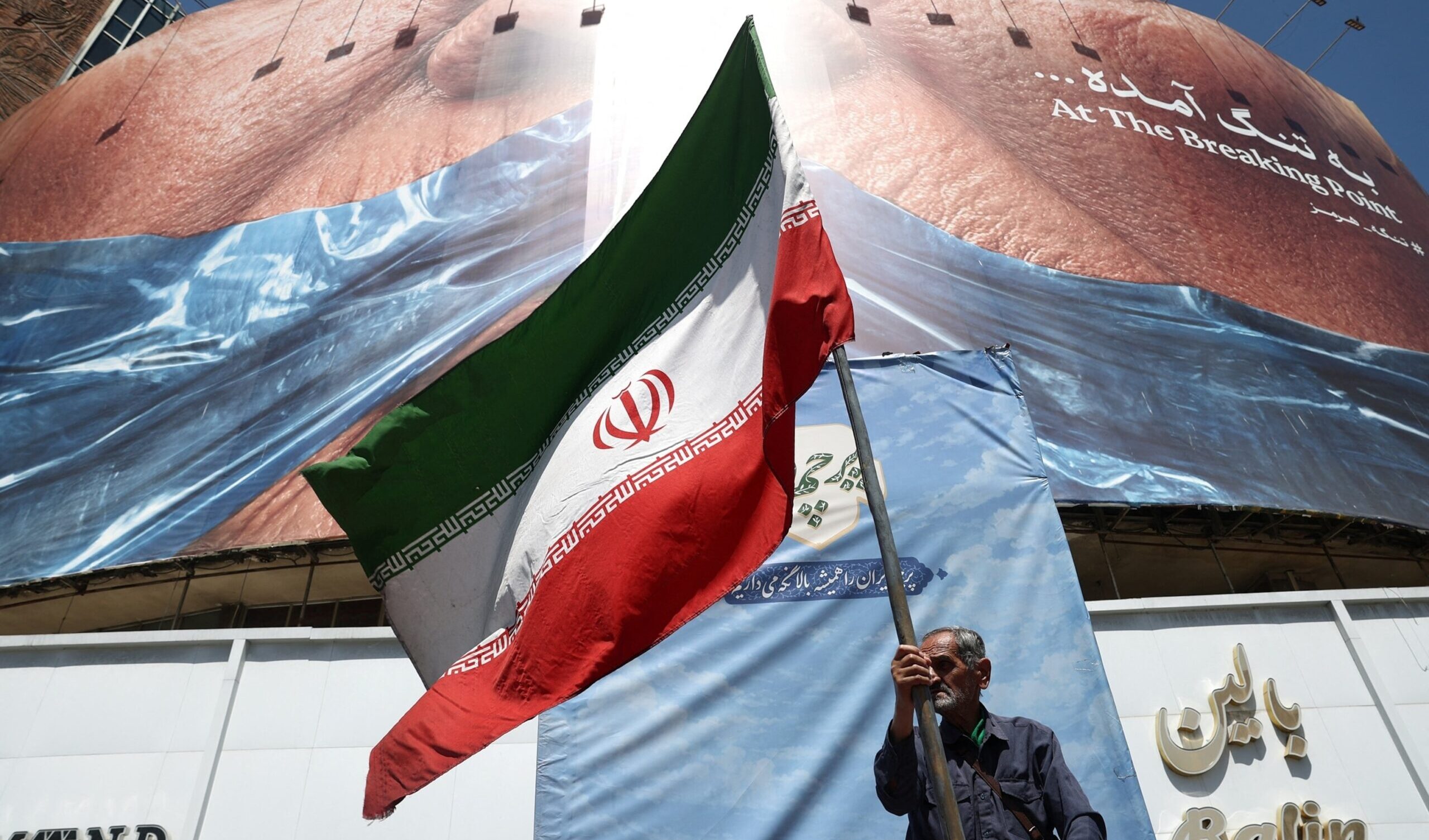 Iran: attacchi incrociati con gli Stati Uniti nello scenario di Hormuz Iran: attacchi incrociati con gli Stati Uniti nello scenario di Hormuz