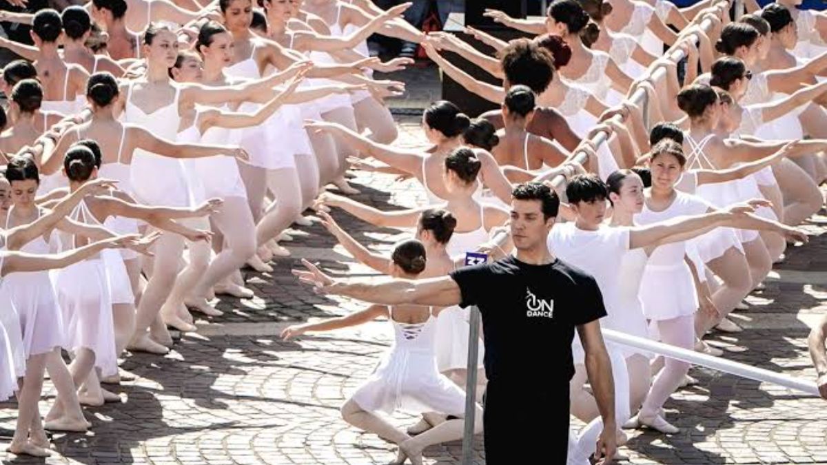 bolle Roberto Bolle tiene la più grande lezione di danza al mondo