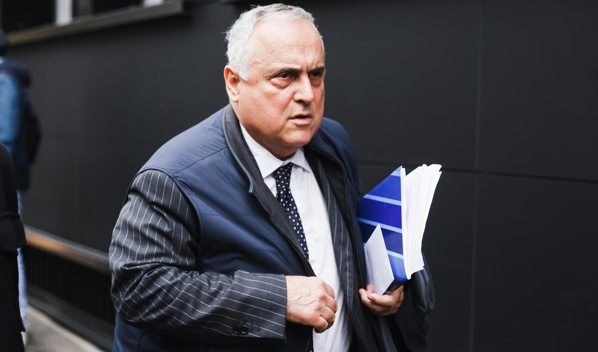 Lazio: il braccio di ferro tra Lotito e tifosi danneggia il centro-destra e costringer&agrave; la politica a intervenire