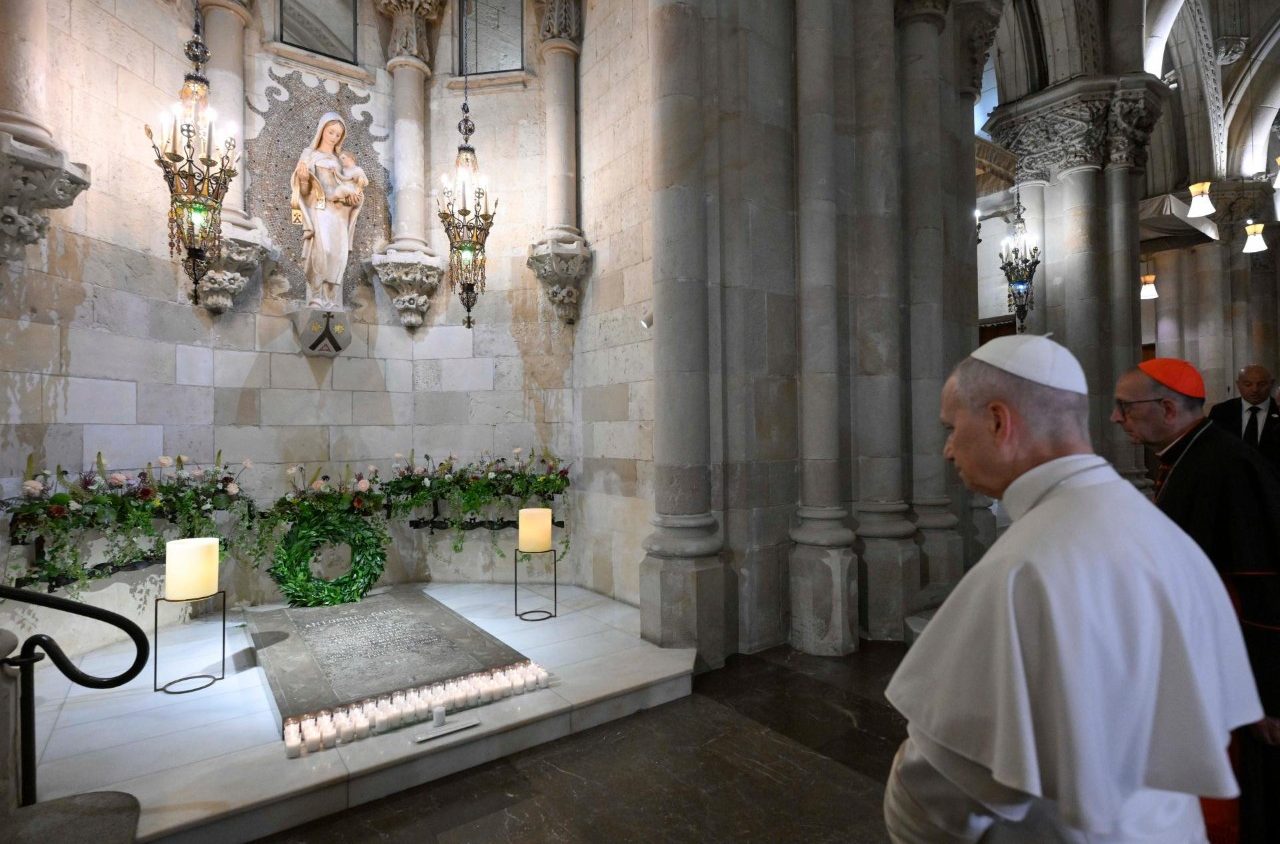 Papa Leone alla Sagrada Familia: "Non possiamo credere in Ges&ugrave; e fare la guerra e abbandonare chi soffre"