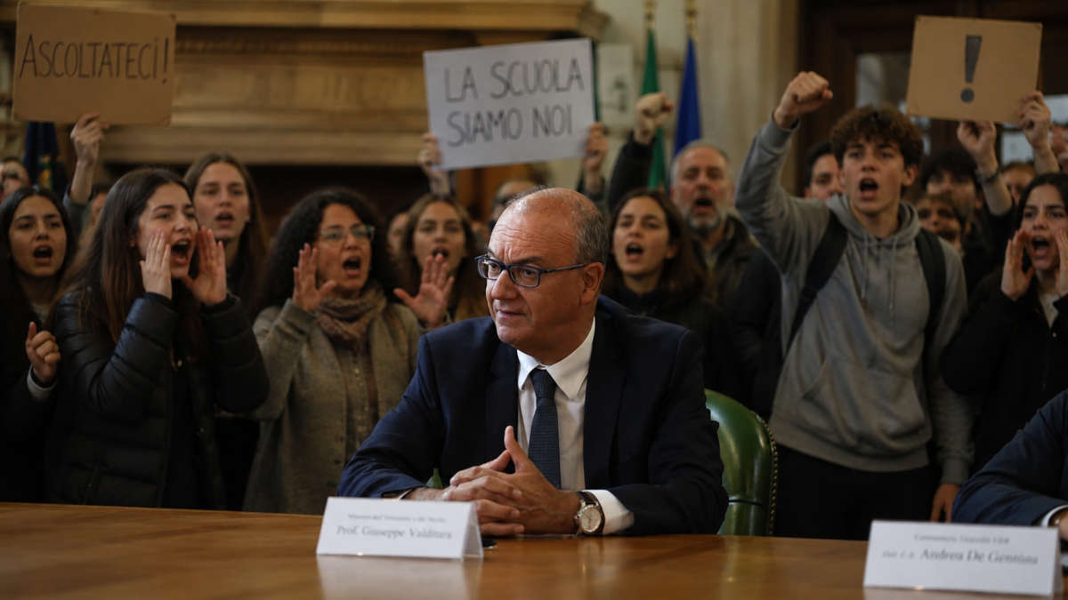 Ok del Senato, il consenso informato è legge: la scuola chiede il permesso