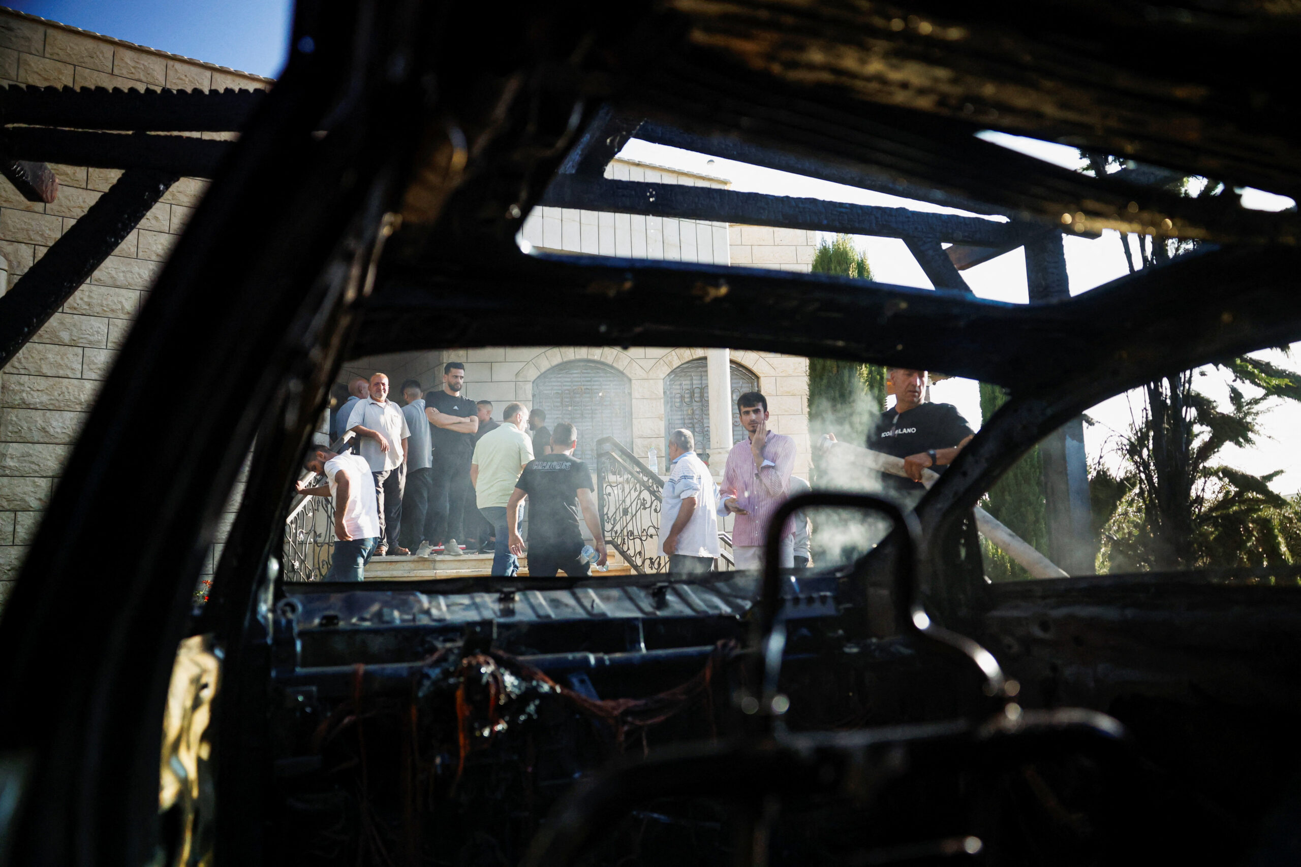 Escalation di violenza dei coloni in Cisgiordania: assalti nell'area di Nablus, incendi, spari e nuovi avamposti