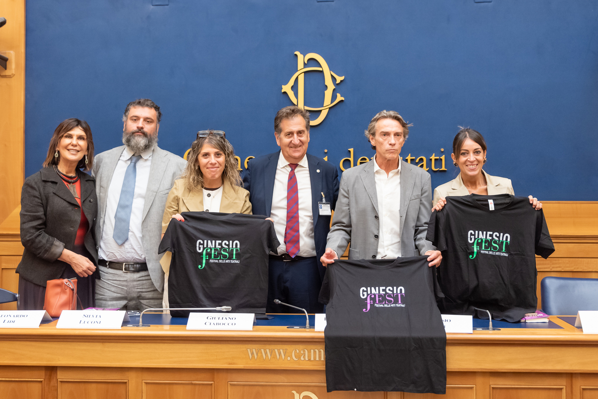 Conferenza Stampa Ginesio fest – francesca meloni, leonardo lidi, silvia luconi, giuliano ciabocco, alessio boni, isabella parrucci Conferenza Stampa Ginesio fest - francesca meloni, leonardo lidi, silvia luconi, giuliano ciabocco, alessio boni, isabella parrucci