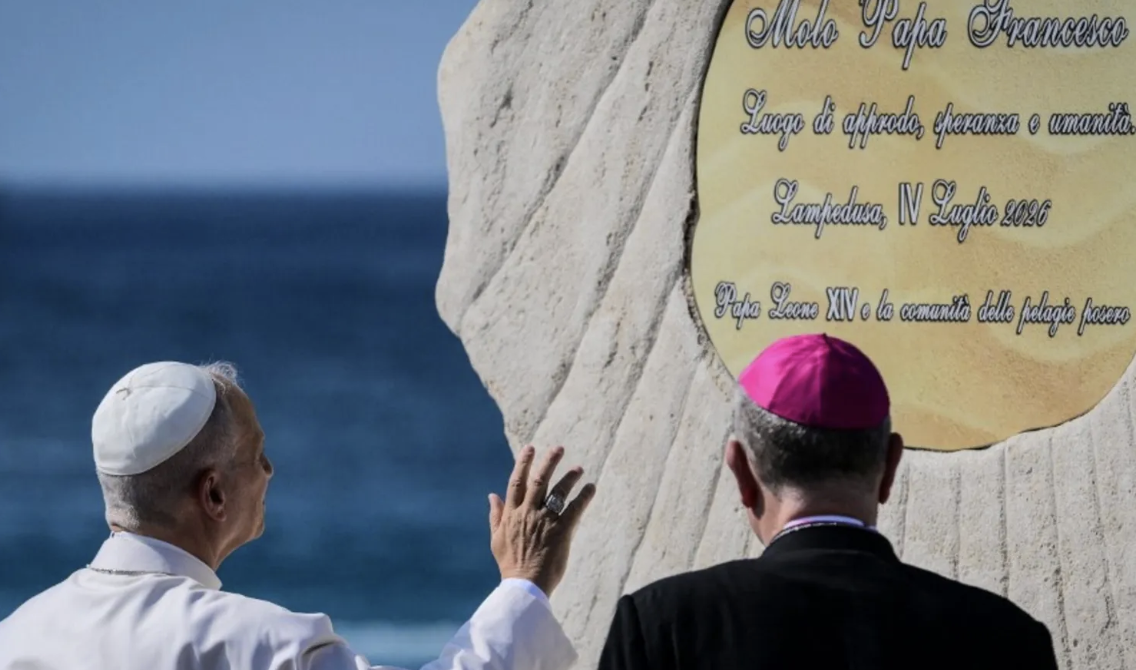 Il 4 luglio di Papa Leone a Lampedusa: l'indipendenza Usa lascia spazio alla fraternità contro muri e confini