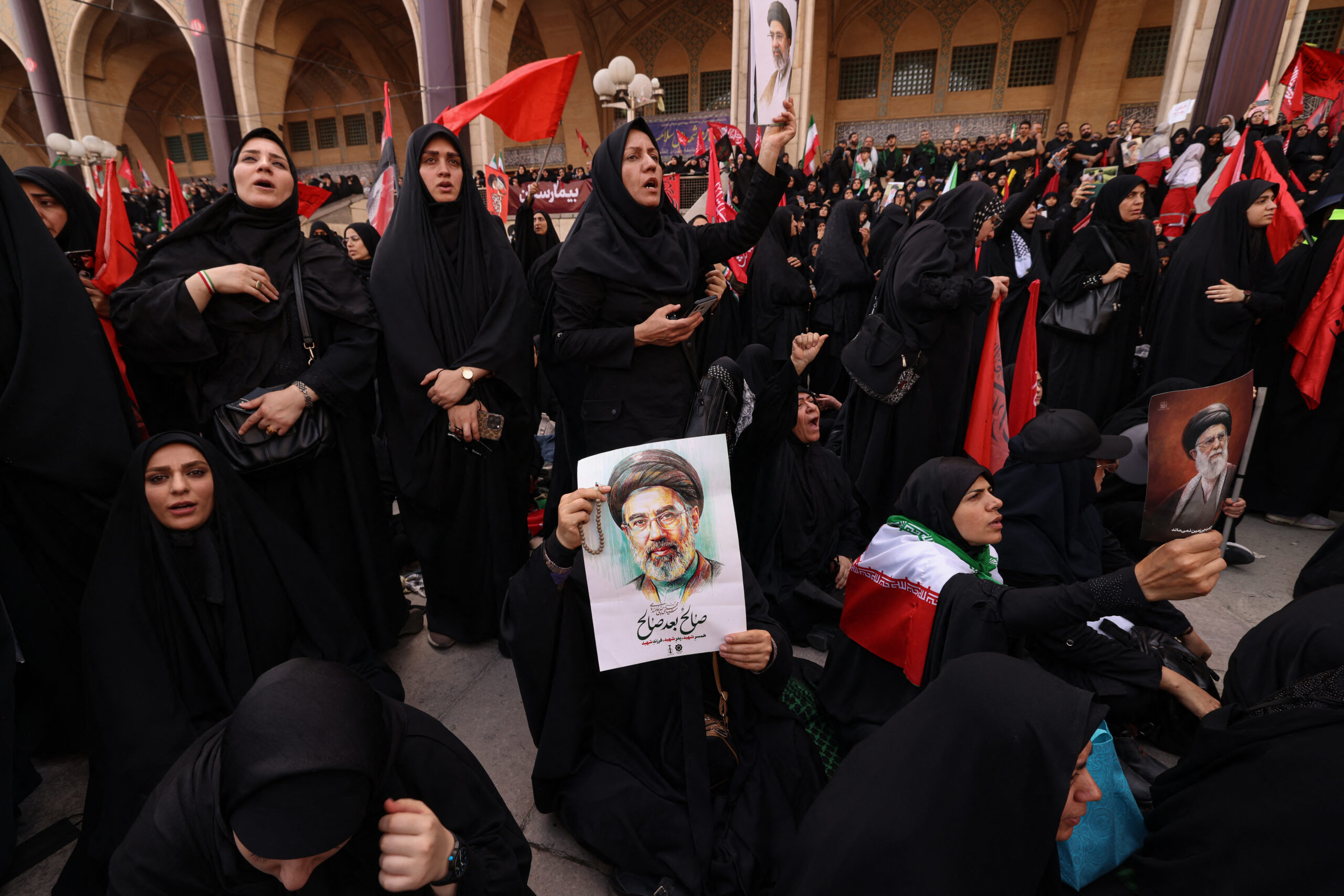 Ai funerali di Khamenei, i nuovi leader iraniani fanno propria la sua eredità di distruzione e ambizione Ai funerali di Khamenei, i nuovi leader iraniani fanno propria la sua eredità di distruzione e ambizione