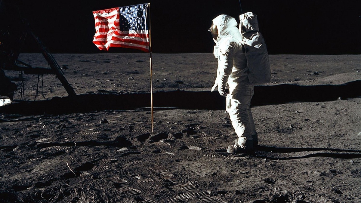 lorgoglio-statunitense_d2f14fec_1500x1478 Giornata Internazionale della Luna: 20 luglio 1969, il giorno in cui l’umanità raggiunse un successo storico
