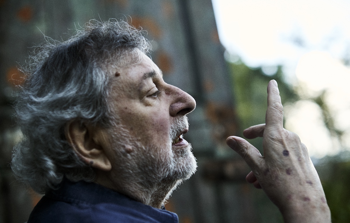 Quando Guccini raccontava le "Cronache epafaniche": l'intervista all'artista che si definiva un 'narratore' Quando Guccini raccontava le "Cronache epafaniche": l'intervista all'artista che si definiva un 'narratore'