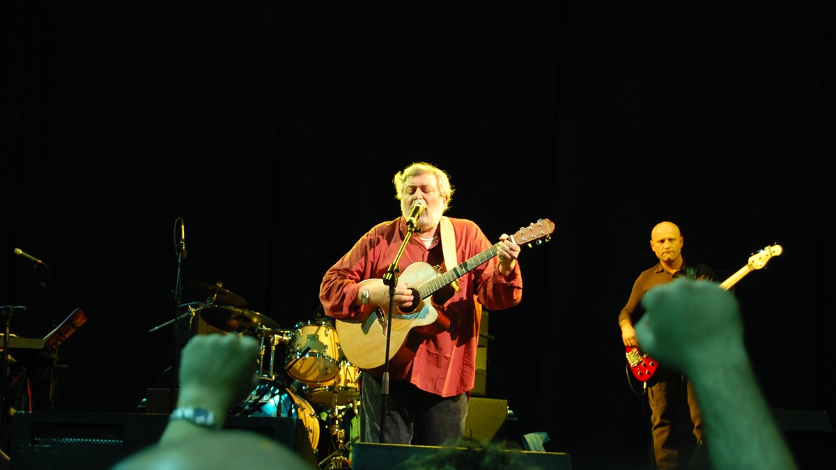 Addio a Francesco Guccini, il poeta della canzone d’autore italiana