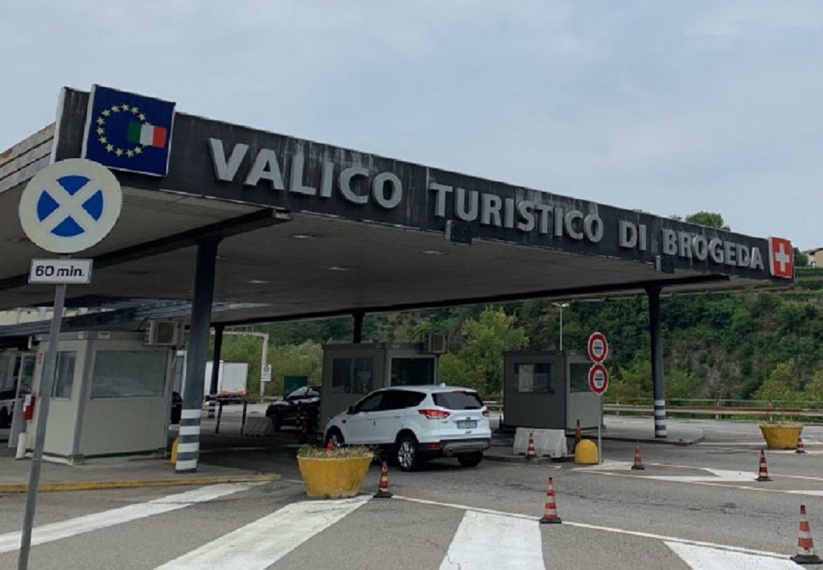 La Svizzera rimanda in Italia i richiedenti asilo: dopo quattro anni ripartono i trasferimenti