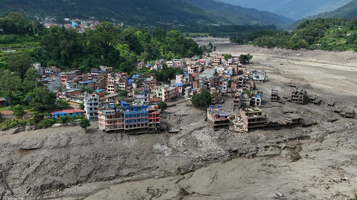 Nepal e Tibet travolti dall'alluvione: almeno 362 morti, oltre 1.400 dispersi. Tre italiani. Nepal e Tibet travolti dall'alluvione: almeno 362 morti, oltre 1.400 dispersi. Tre italiani.