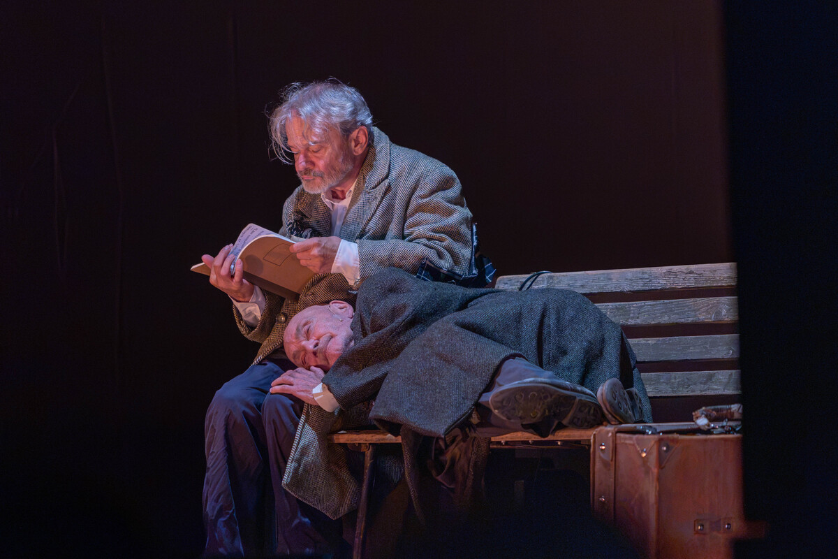 Enzo Vetrano e Stefano Randisi – Totò e Vicé – Ginesio Fest – Ph. Ester Rieti Enzo Vetrano e Stefano Randisi - Totò e Vicé - Ginesio Fest - Ph. Ester Rieti - recensione di Alessia de Antoniis