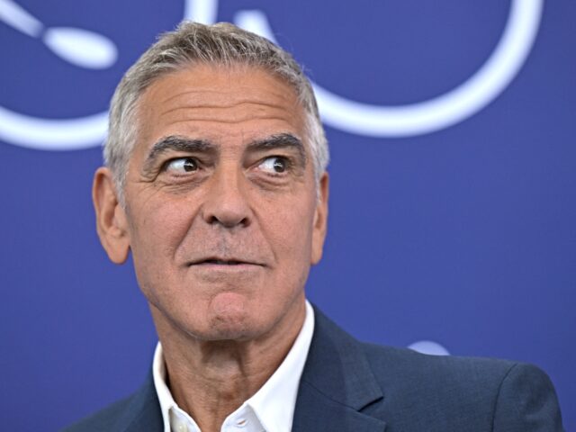 Clooney a Venezia attacca l'amministrazione Trump: "Persone incapaci e senza decenza" Clooney a Venezia attacca l'amministrazione Trump: "Persone incapaci e senza decenza"