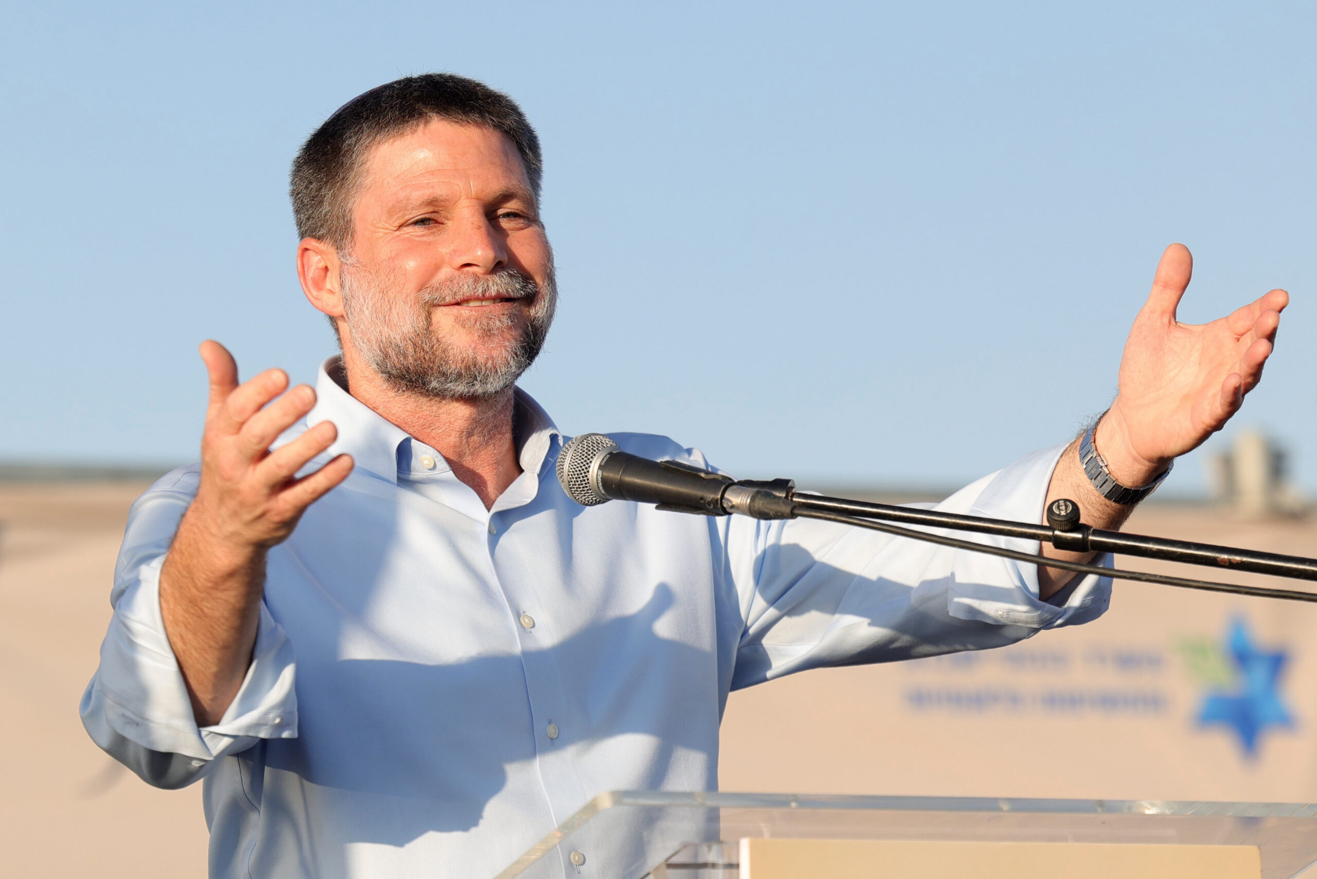 Smotrich invoca una guerra in Cisgiordania per farla diventare un cumulo di macerie come Gaza Smotrich invoca una guerra in Cisgiordania per farla diventare un cumulo di macerie come Gaza