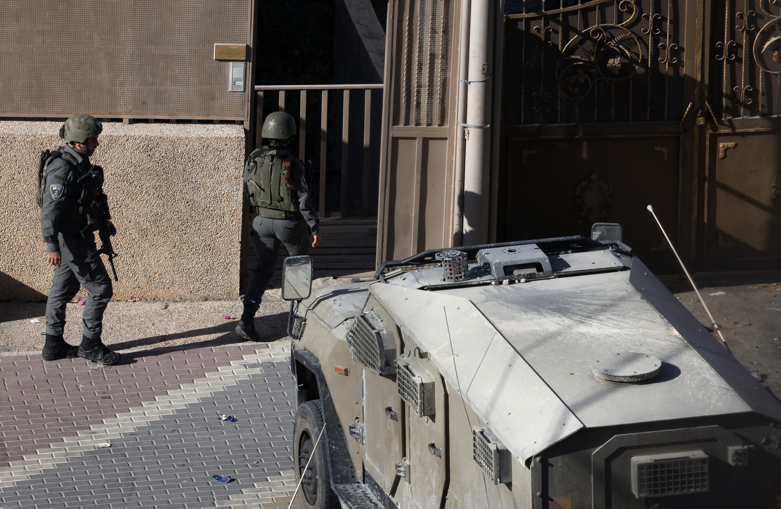 Le truppe israeliane continuano le retate nel governatorato di Gerusalemme dopo l'uccisione di un colono Le truppe israeliane continuano le retate nel governatorato di Gerusalemme dopo l'uccisione di un colono