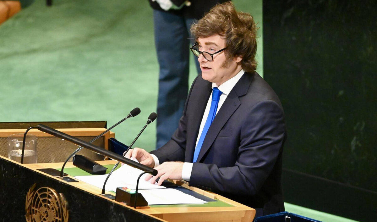 Milei, volgare attacco all'Onu: "Burocrati socialisti contro Israele e i cristiani mentre difendono gli islamisti" Milei, volgare attacco all'Onu: "Burocrati socialisti contro Israele e i cristiani mentre difendono gli islamisti"
