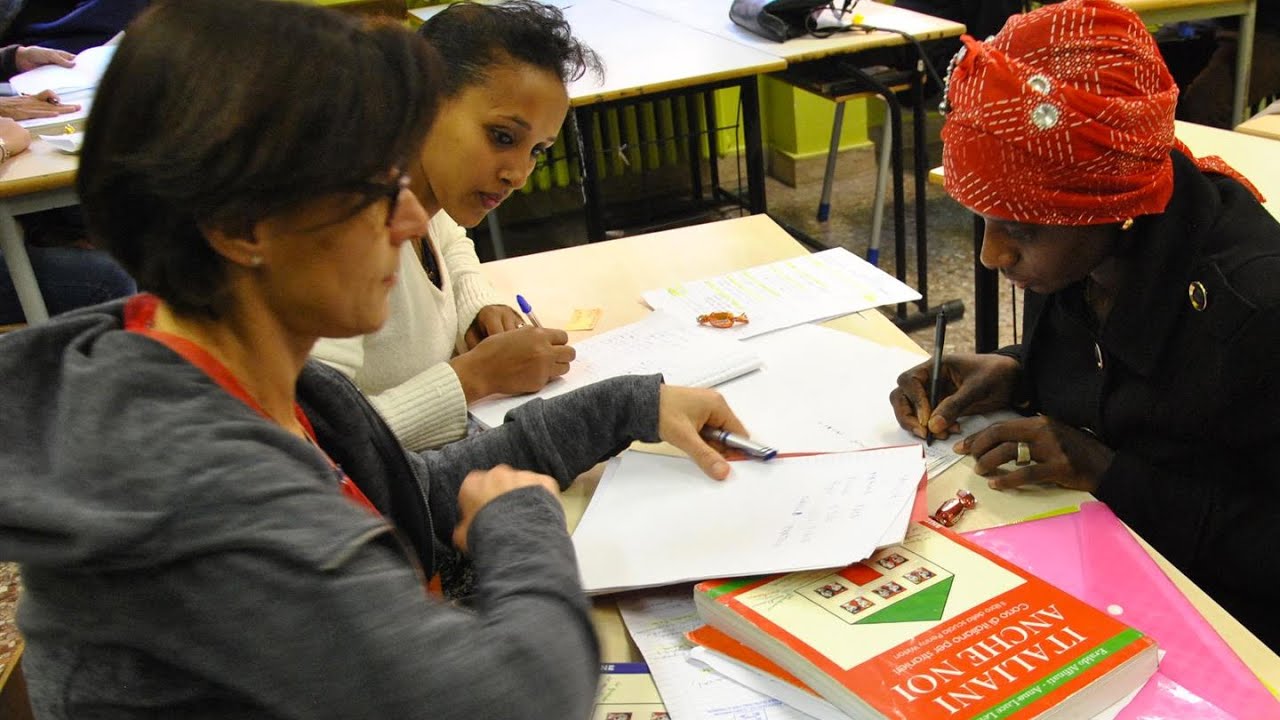 A Napoli migliaia di migranti studiano italiano, ma scuole e corsi pubblici non riescono a soddisfare la domanda A Napoli migliaia di migranti studiano italiano, ma scuole e corsi pubblici non riescono a soddisfare la domanda