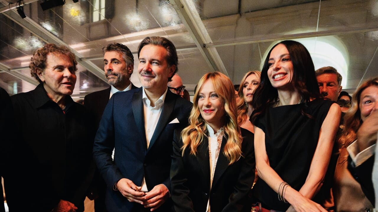 Meloni, vuoi mettere la Fashion Week con il noioso Onu... Meloni, vuoi mettere la Fashion Week con il noioso Onu...