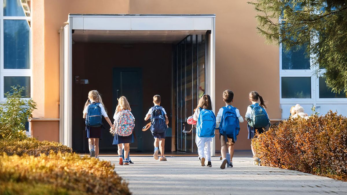 scuola (1) Inizia il nuovo anno scolastico: sfide e nuovi orizzonti per la scuola italiana