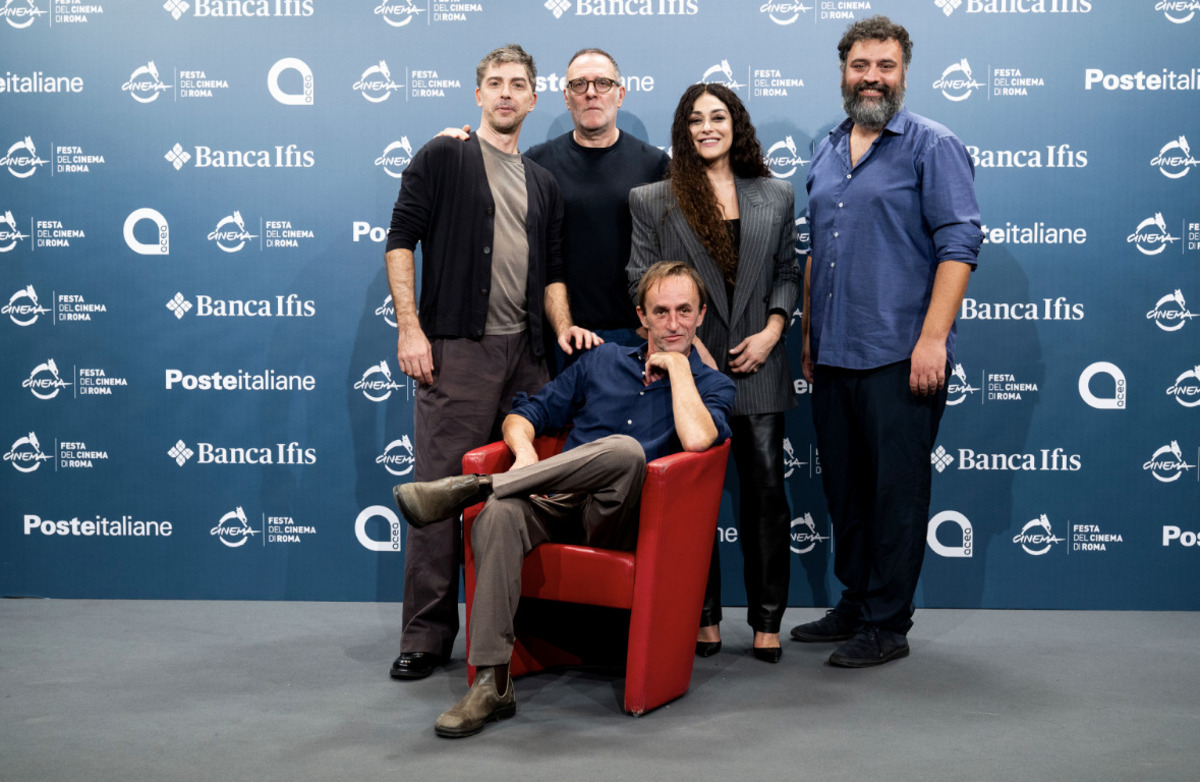 Gianni Zanasi – Michele Riondino – Valerio Mastandrea -Valentina Lodovini -Leonardo Lidi – E’ andata così alla Festa del cinema di Roma – ph. M.Pizzichini Gianni Zanasi -Michele Riondino - Valerio Mastandrea -Valentina Lodovini -Leonardo Lidi - E' andata così alla Festa del cinema di Roma - ph. M.Pizzichini - di Alessia de Antoniis