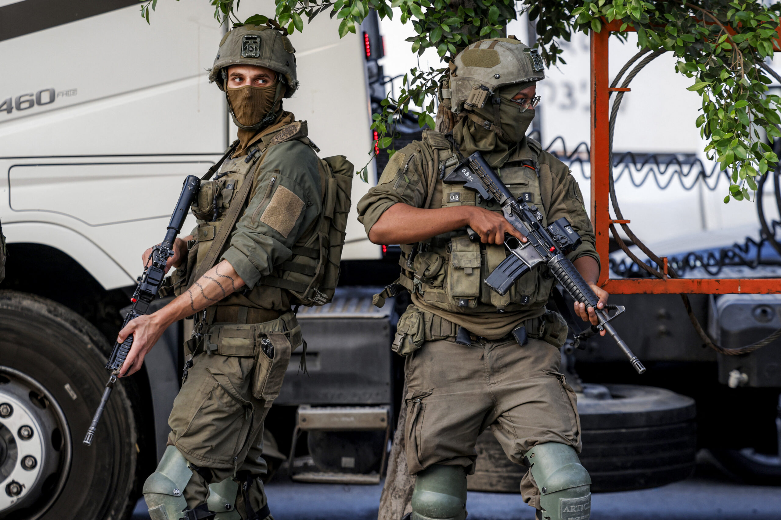 Raid dei militari israeliani in Cisgiordania: case messe a soqquadro e 11 palestinesi arrestati