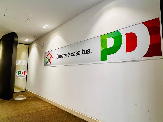 Che tristezza i "riformisti" che applaudono Giorgia Meloni Che tristezza i "riformisti" che applaudono Giorgia Meloni
