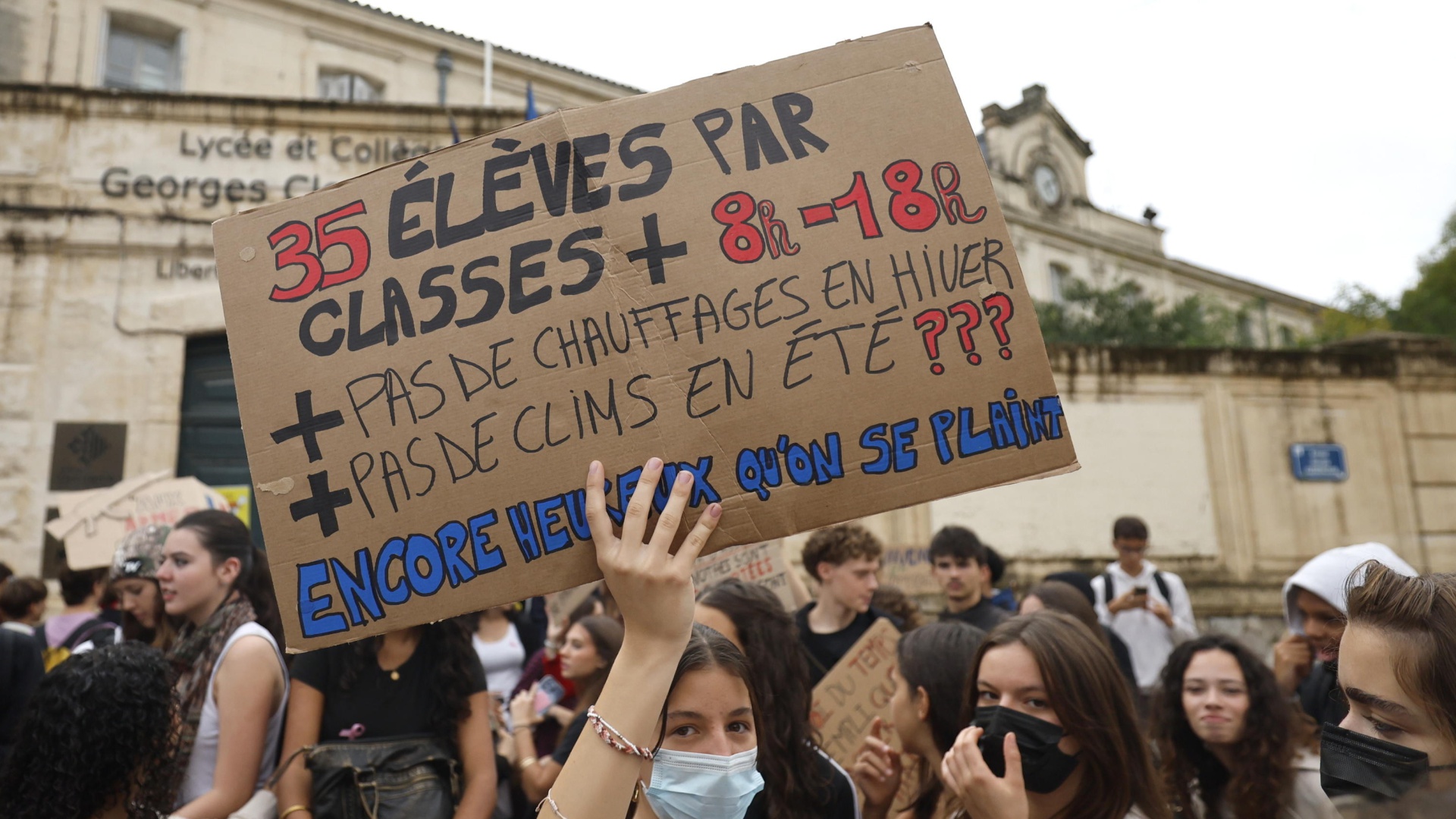 La protesta degli studenti francesi è il fallimento di una politica che ha impoverito la scuola e ignorato i giovani