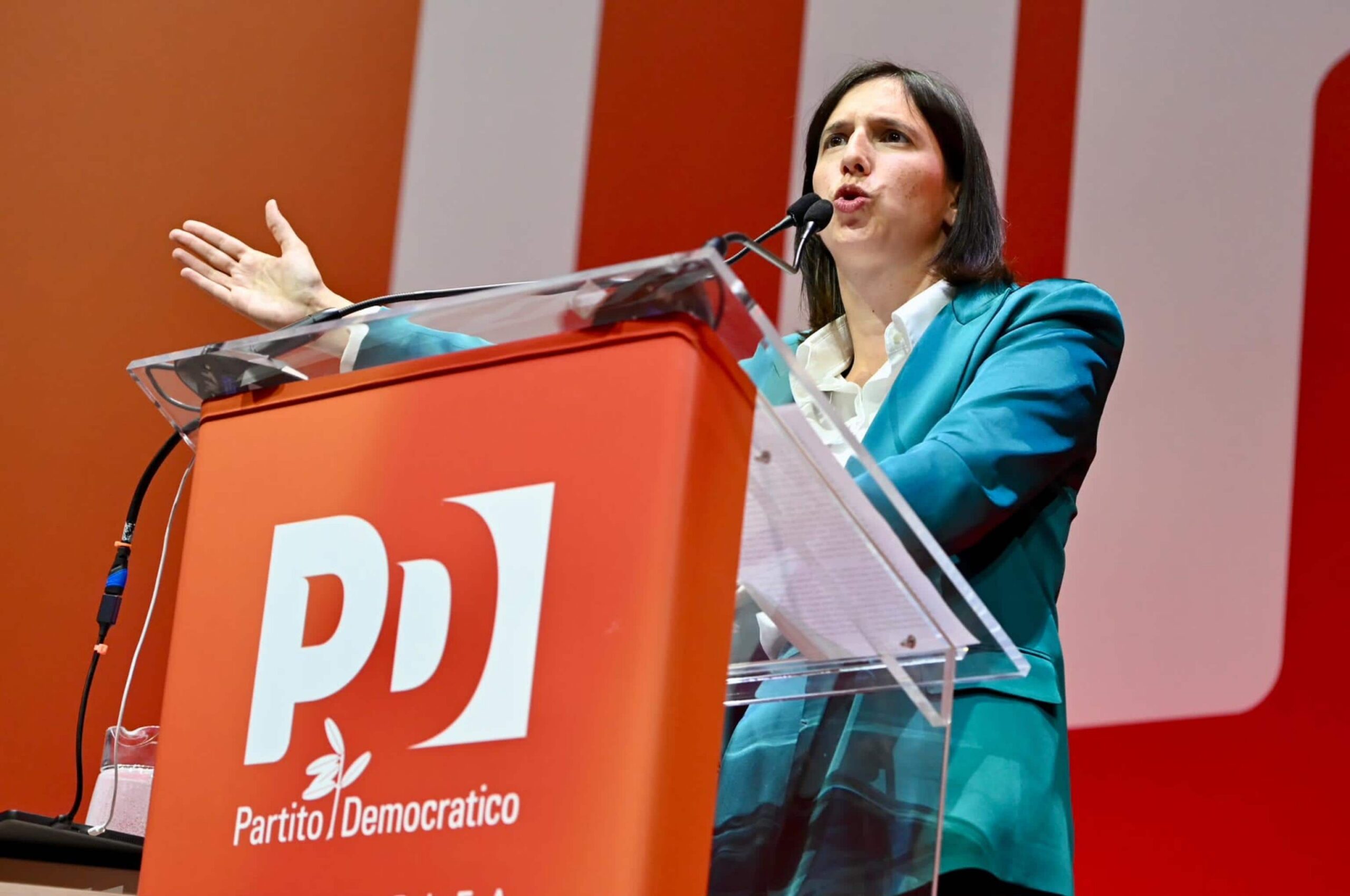 Elly Schlein si candida a guidare il 'Campo largo' Elly Schlein si candida a guidare il 'Campo largo'